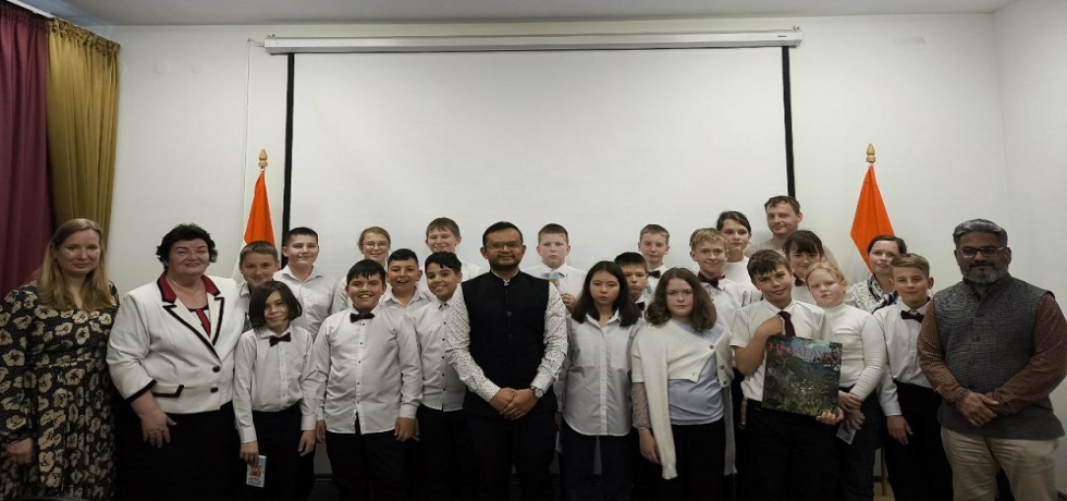 Meeting with students of the diplomatic class of School No. 22 in Vladivostok